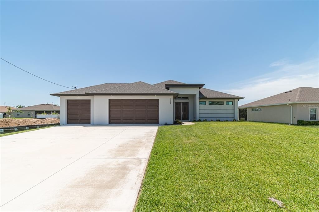 Recently Sold: $469,000 (3 beds, 3 baths, 2046 Square Feet)