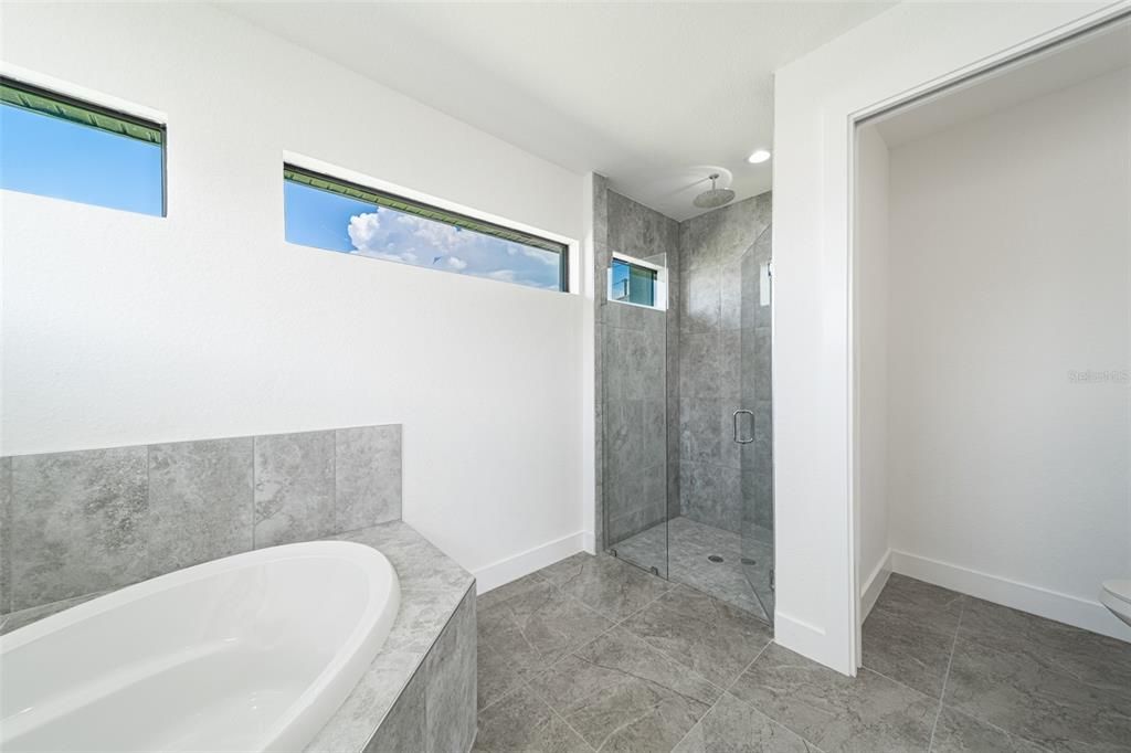 最近售出: $469,000 (3 贝兹, 3 浴室, 2046 平方英尺)