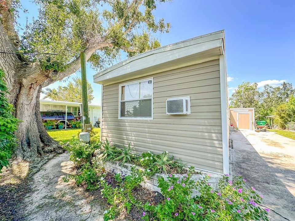 最近售出: $149,999 (2 贝兹, 1 浴室, 672 平方英尺)