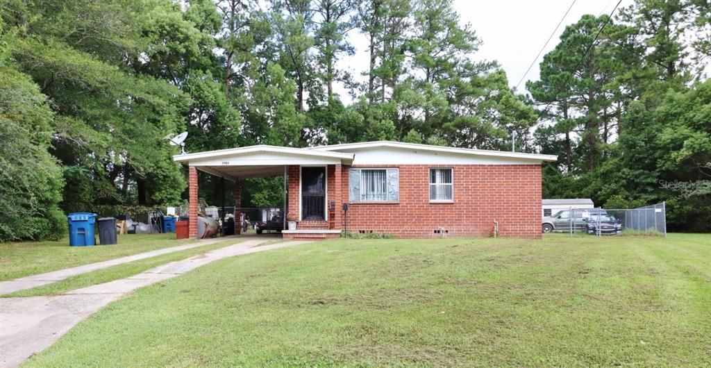 Recently Sold: $117,000 (3 beds, 1 baths, 828 Square Feet)