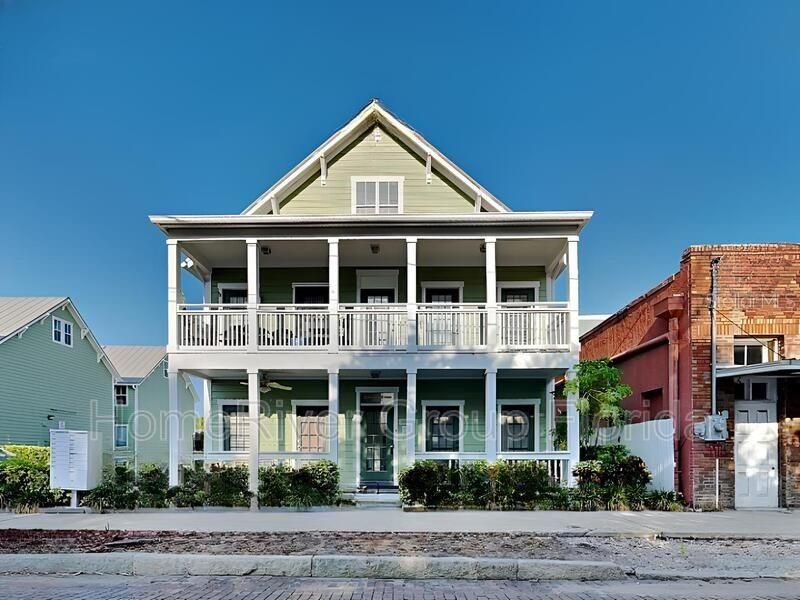 Recently Rented: $1,695 (2 beds, 2 baths, 800 Square Feet)