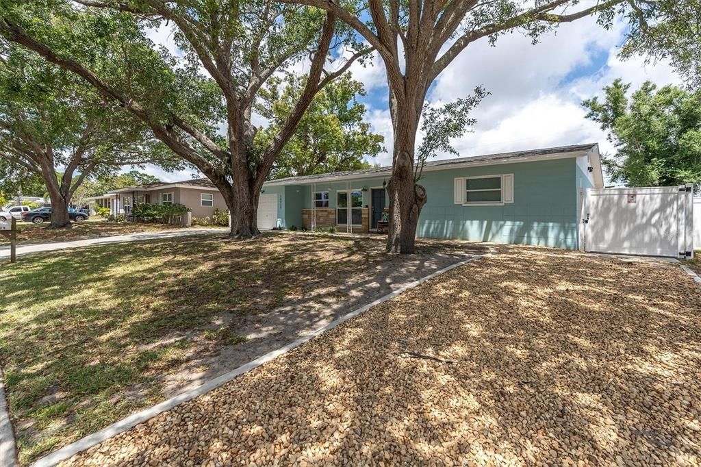 Recently Sold: $495,000 (4 beds, 3 baths, 1852 Square Feet)