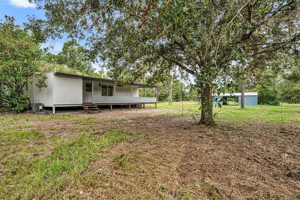 HOUSE & DETACHED GARAGE