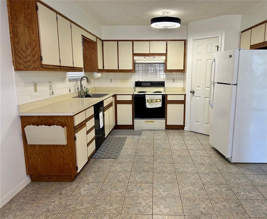 For Sale: $199,500 (2 beds, 2 baths, 1308 Square Feet)