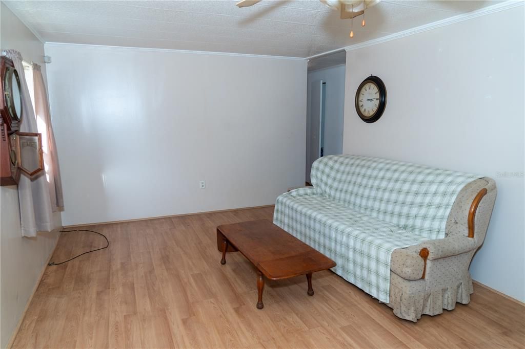 For Sale: $178,000 (3 beds, 2 baths, 1304 Square Feet)