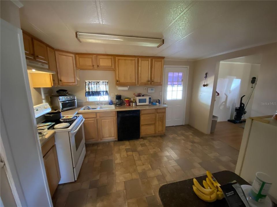 For Sale: $178,000 (3 beds, 2 baths, 1304 Square Feet)