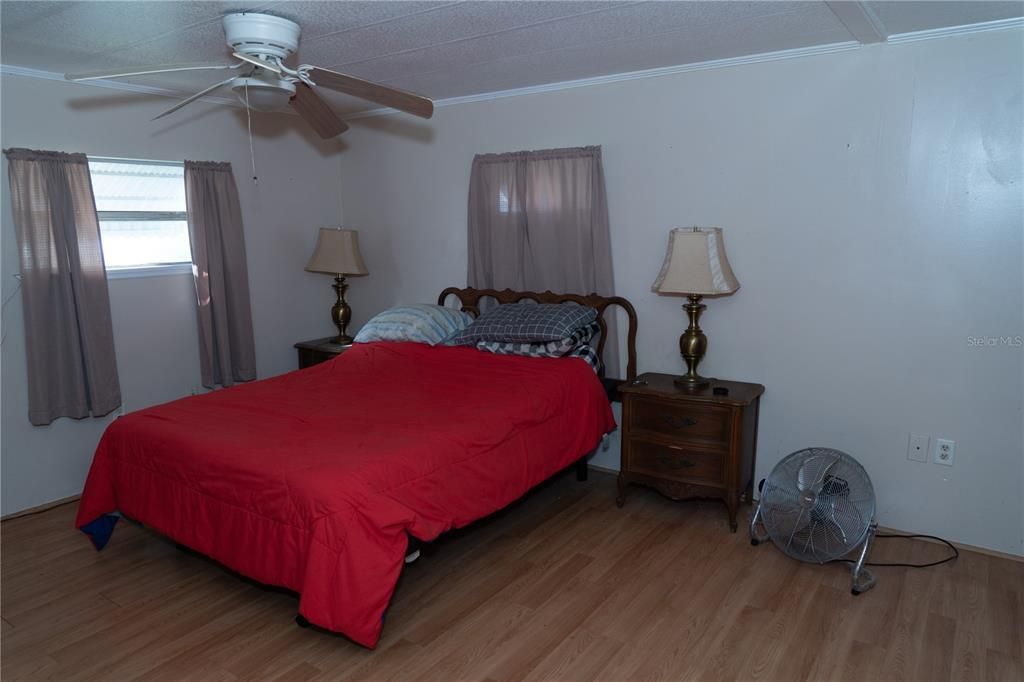 For Sale: $178,000 (3 beds, 2 baths, 1304 Square Feet)