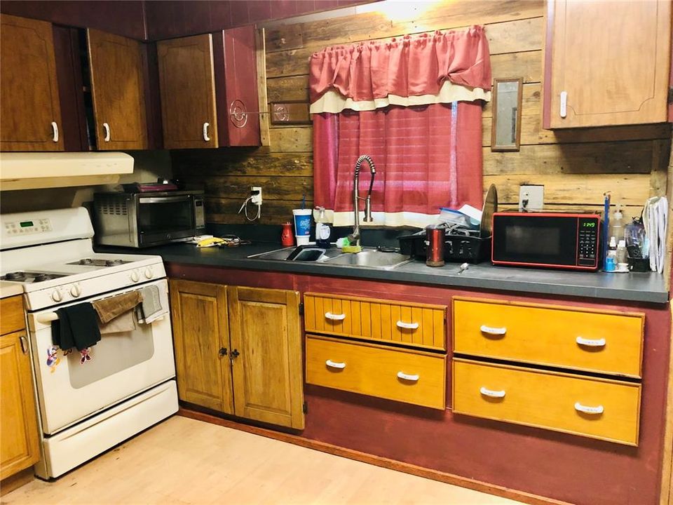 For Sale: $60,000 (2 beds, 1 baths, 723 Square Feet)