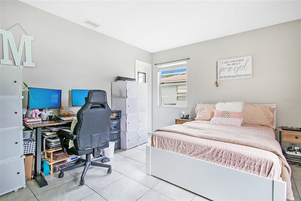 Recently Sold: $265,000 (2 beds, 2 baths, 953 Square Feet)