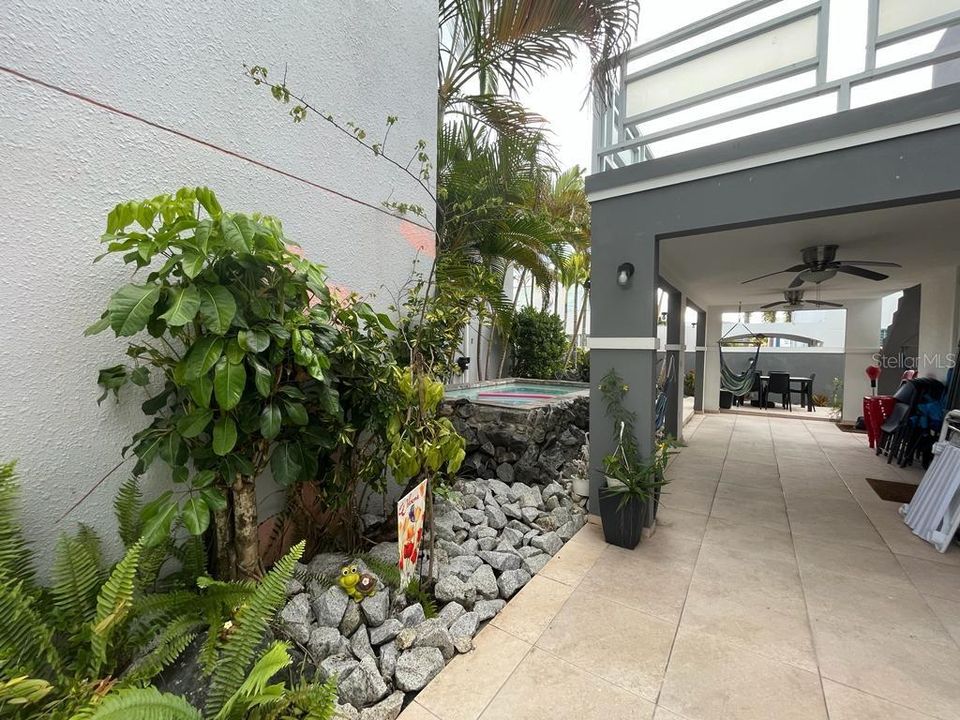 Vendido Recientemente: $349,000 (3 camas, 2 baños, 2015 Pies cuadrados)