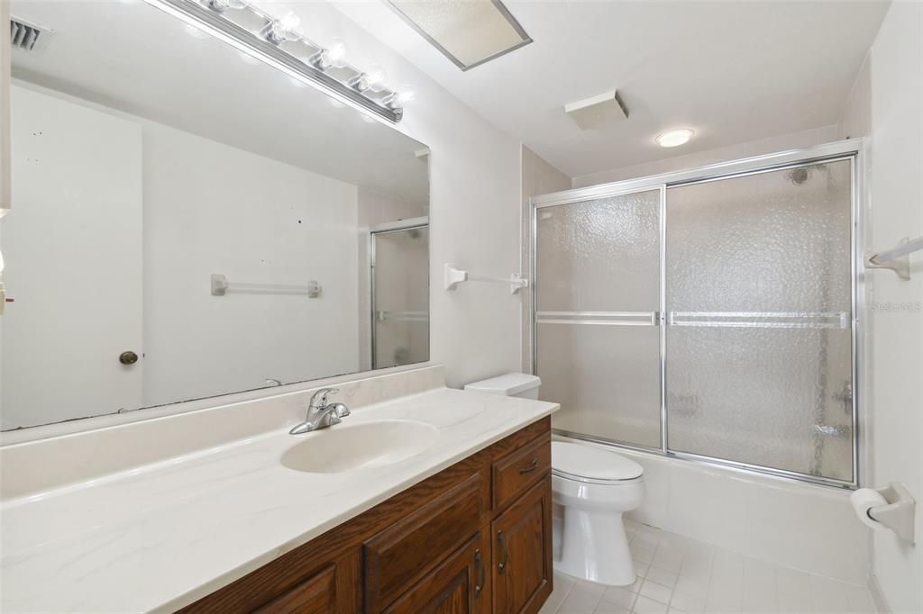 待售: $980,000 (2 贝兹, 2 浴室, 1214 平方英尺)