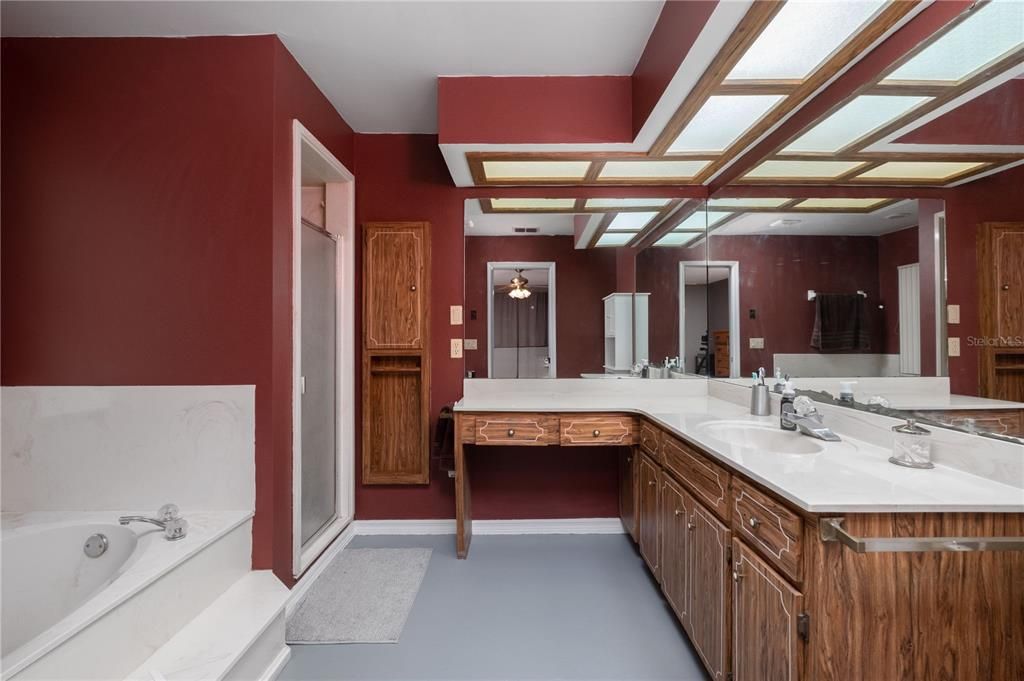 最近售出: $375,000 (3 贝兹, 2 浴室, 2482 平方英尺)