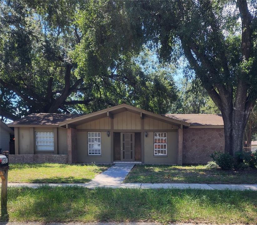 Recently Rented: $1,975 (4 beds, 2 baths, 1646 Square Feet)