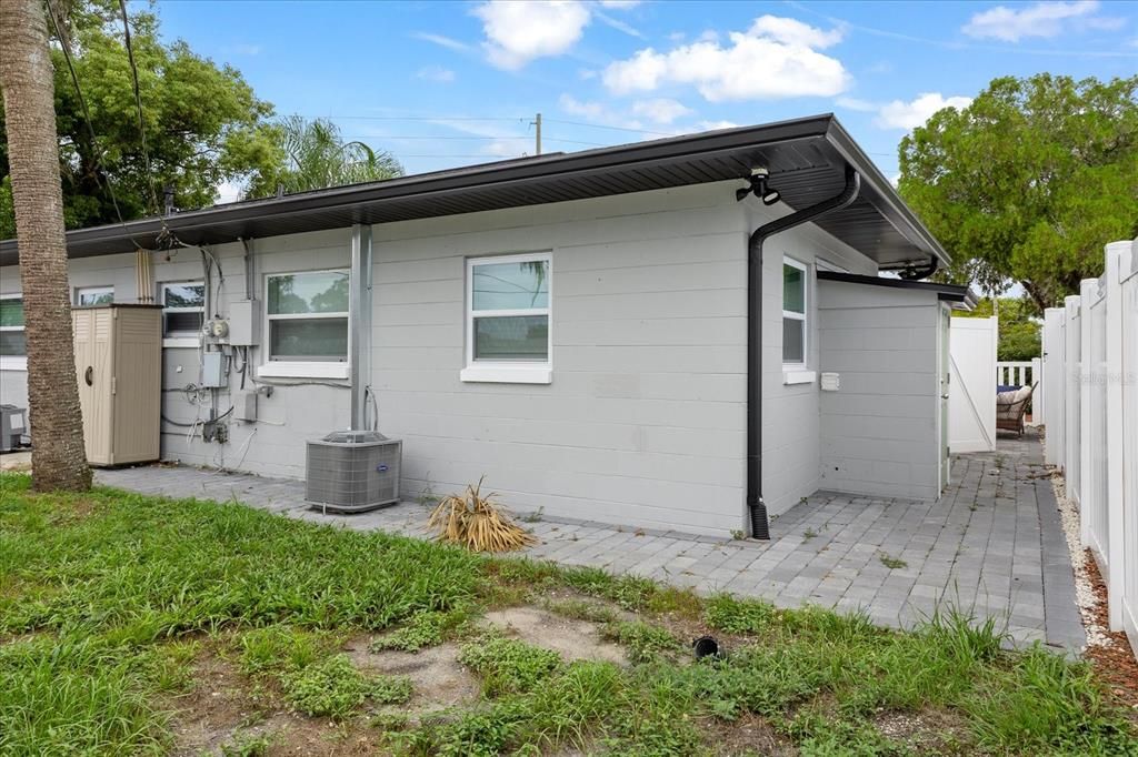 Active With Contract: $1,850 (2 beds, 1 baths, 836 Square Feet)