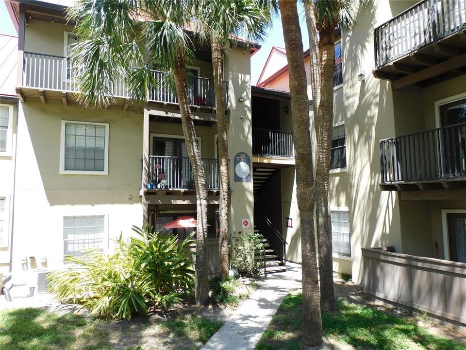 Recently Sold: $149,000 (1 beds, 1 baths, 779 Square Feet)