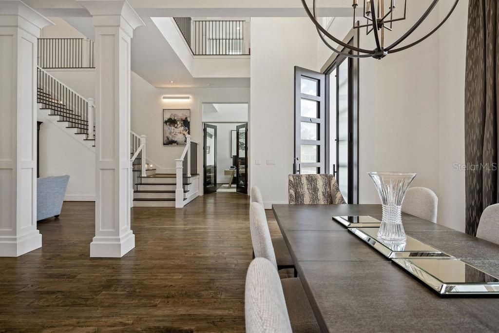 Upon entering you can appreciate the entire flooring done in engineered hardwoods, note the wood treads on the staircase and the ease of access to the dedicated office.