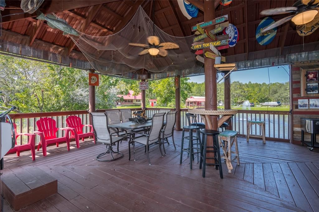 На продажу: $1,800,000 (3 спален, 2 ванн, 2252 Квадратных фут)