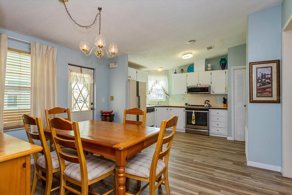 Recently Sold: $210,000 (2 beds, 2 baths, 1056 Square Feet)