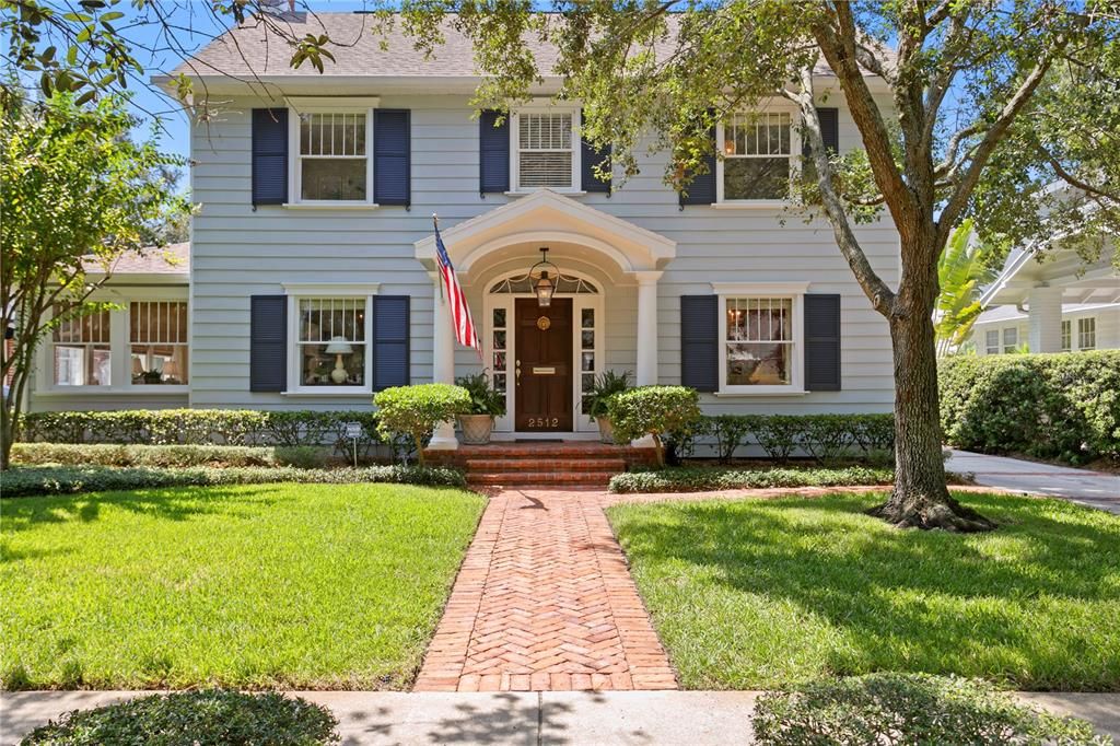 Недавно продано: $2,595,000 (6 спален, 4 ванн, 5119 Квадратных фут)