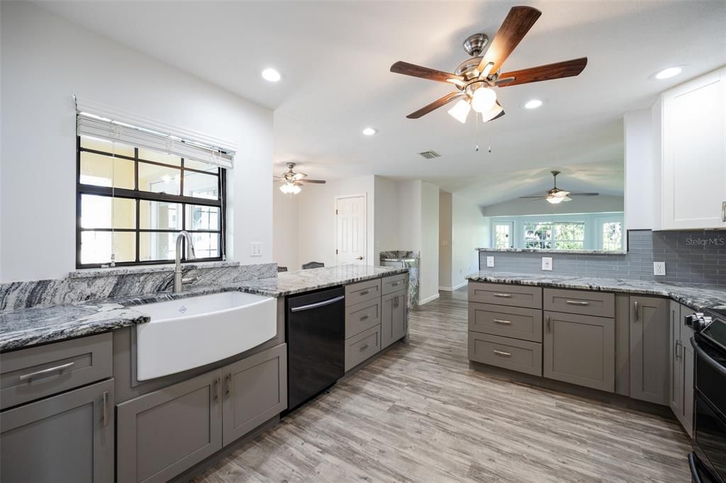 Active With Contract: $474,900 (4 beds, 2 baths, 2139 Square Feet)