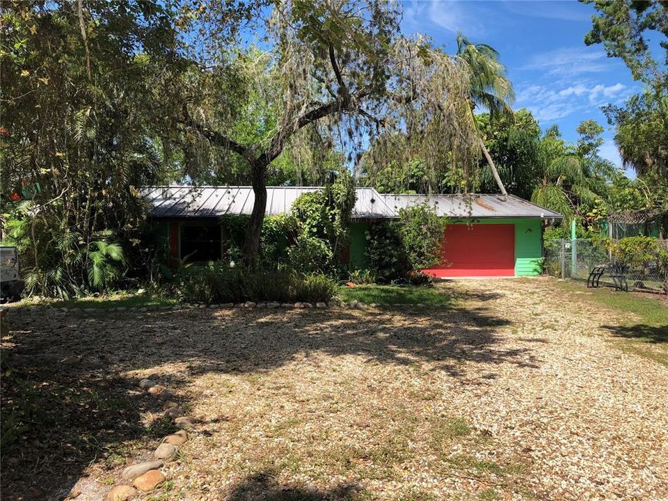 Recently Sold: $1,800,000 (3 beds, 2 baths, 2629 Square Feet)