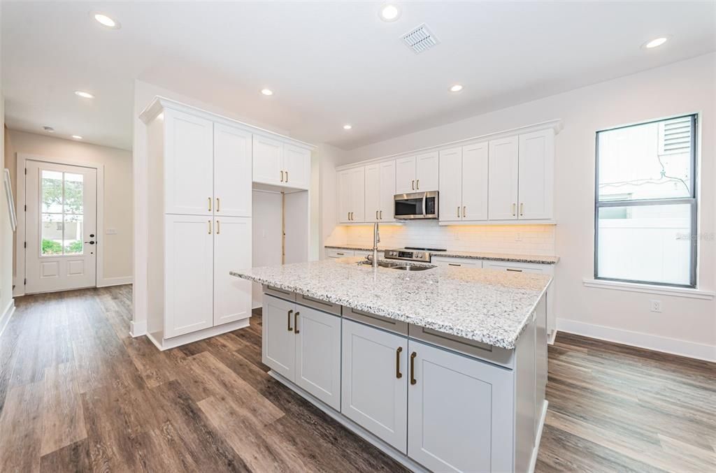 Recently Sold: $475,000 (3 beds, 2 baths, 1835 Square Feet)