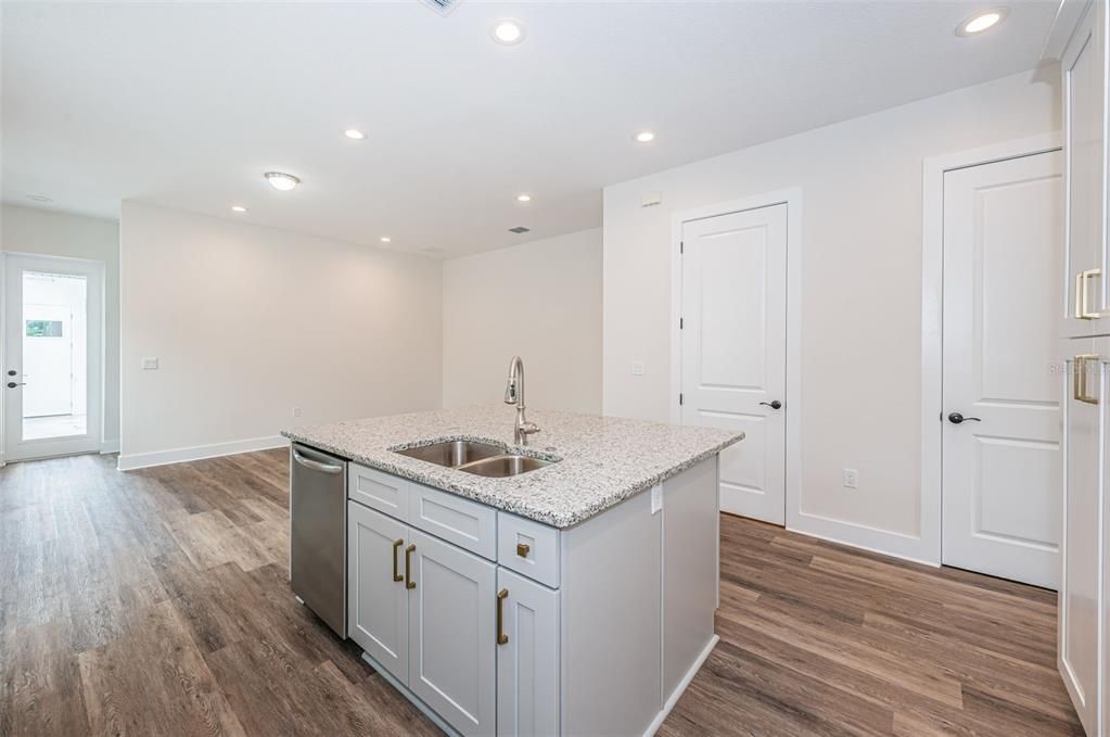 Recently Sold: $475,000 (3 beds, 2 baths, 1835 Square Feet)