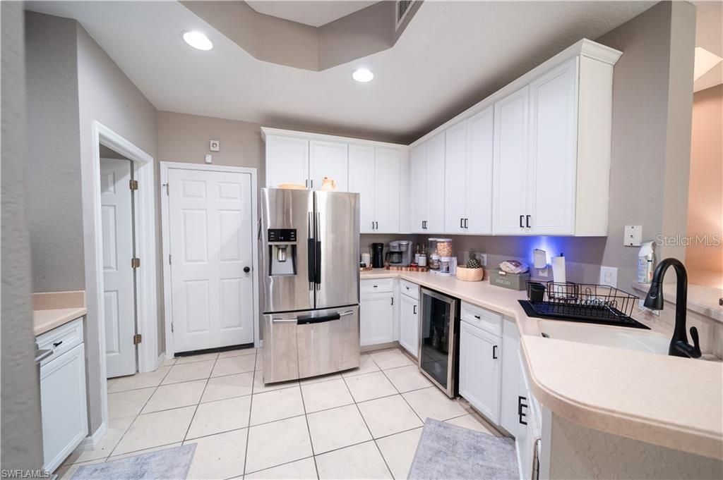 Recently Sold: $290,000 (3 beds, 2 baths, 1819 Square Feet)