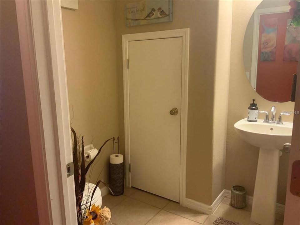 Active With Contract: $1,700 (2 beds, 2 baths, 1589 Square Feet)