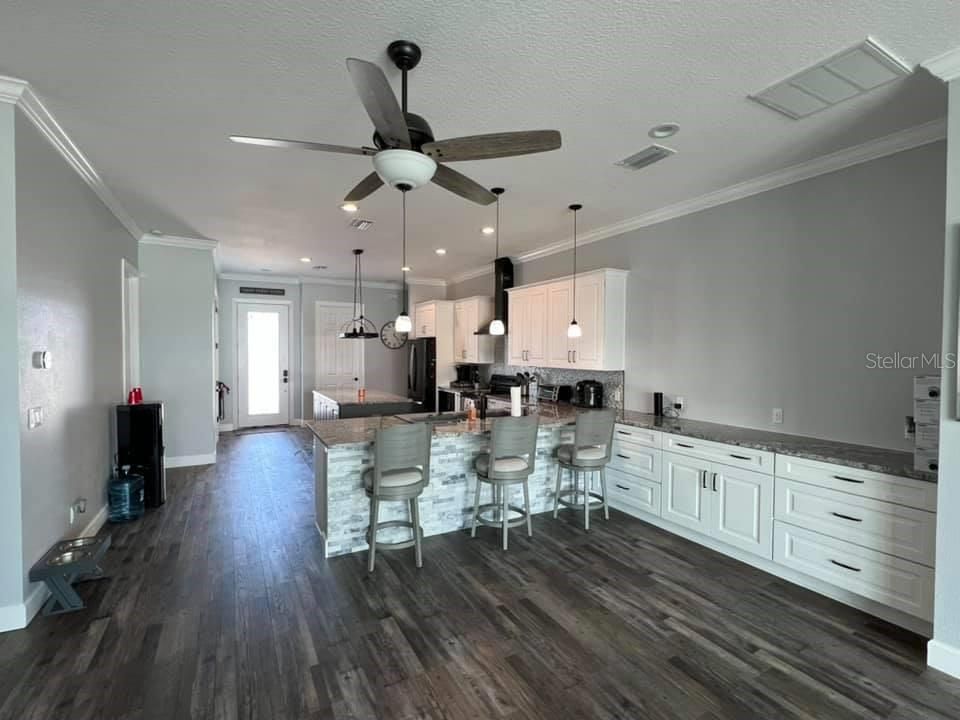 Recently Sold: $950,000 (4 beds, 2 baths, 2170 Square Feet)