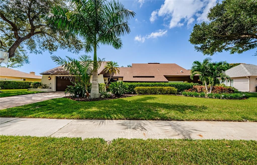 Beautiful 10664 Bardes Court, Bardmoor Country Club North. Seminole, Florida 33777  Mid Pinellas County. 4 BR-2.5 Baths