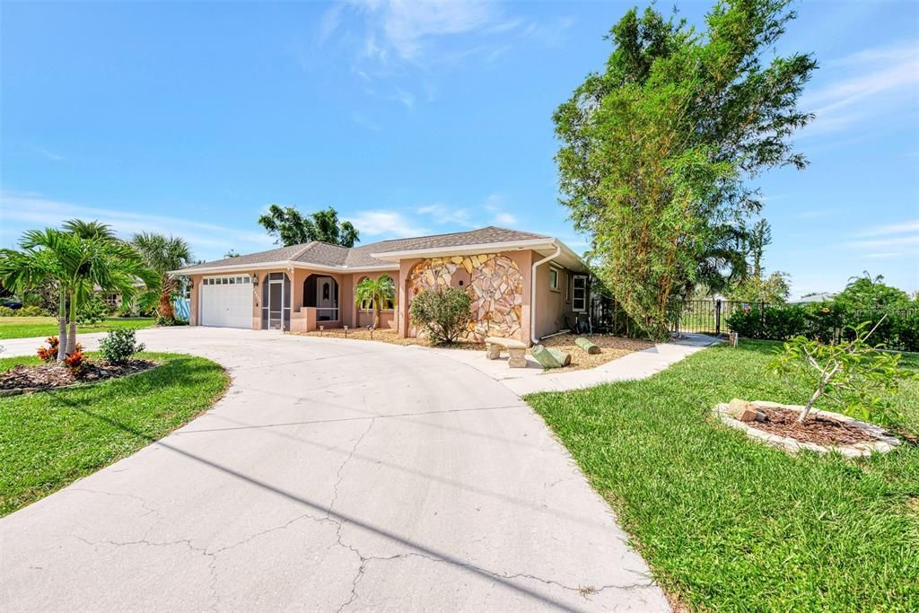 Recently Sold: $589,000 (3 beds, 2 baths, 2120 Square Feet)