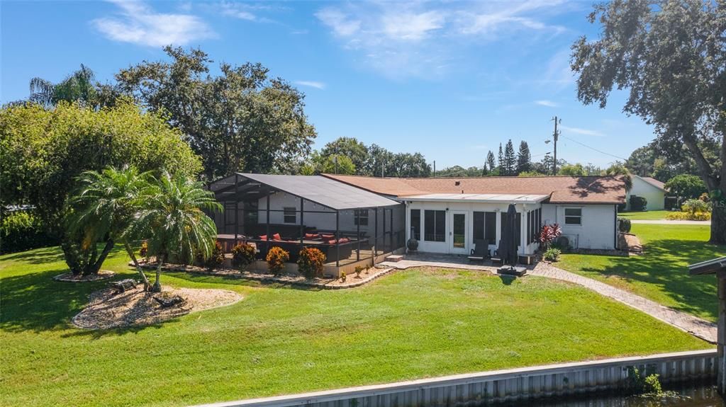 Recently Sold: $595,000 (3 beds, 2 baths, 2024 Square Feet)