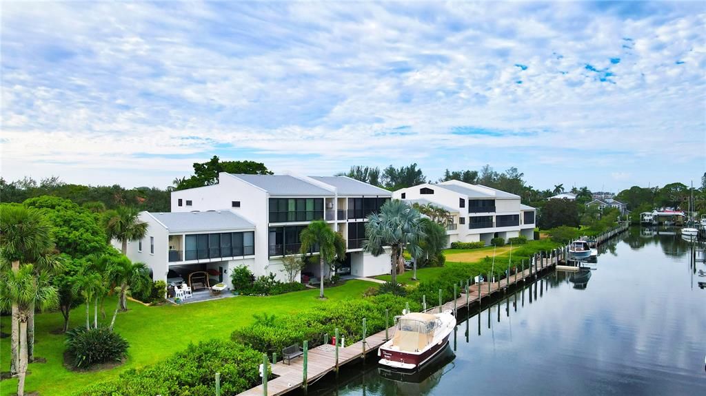 Recently Sold: $725,000 (2 beds, 2 baths, 1834 Square Feet)