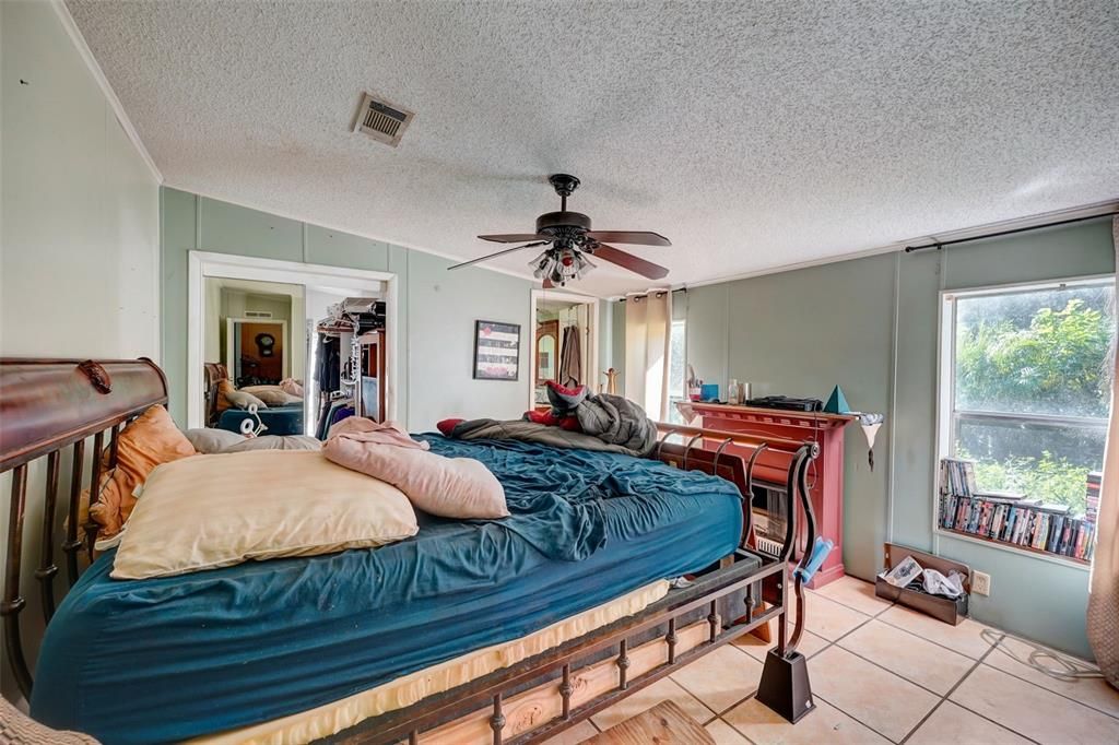 Recently Sold: $350,000 (3 beds, 2 baths, 1593 Square Feet)