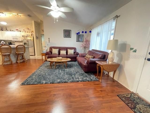 For Rent: $4,800 (3 beds, 2 baths, 1376 Square Feet)