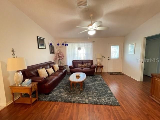For Rent: $4,800 (3 beds, 2 baths, 1376 Square Feet)