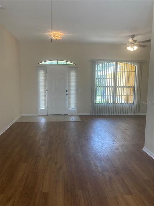 Active With Contract: $1,900 (3 beds, 2 baths, 2374 Square Feet)