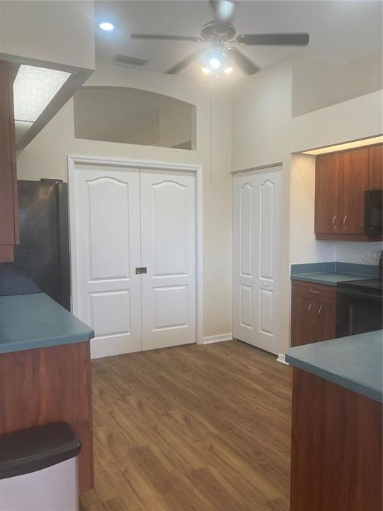 Active With Contract: $1,900 (3 beds, 2 baths, 2374 Square Feet)