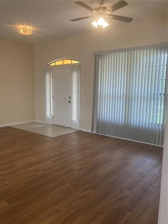 Active With Contract: $1,900 (3 beds, 2 baths, 2374 Square Feet)