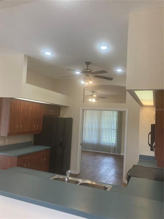 Active With Contract: $1,900 (3 beds, 2 baths, 2374 Square Feet)