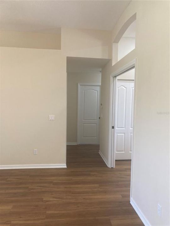 Active With Contract: $1,900 (3 beds, 2 baths, 2374 Square Feet)