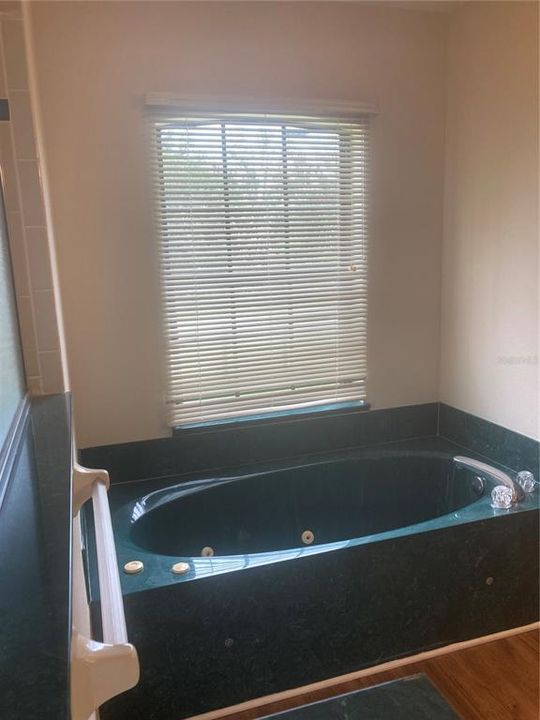 Active With Contract: $1,900 (3 beds, 2 baths, 2374 Square Feet)