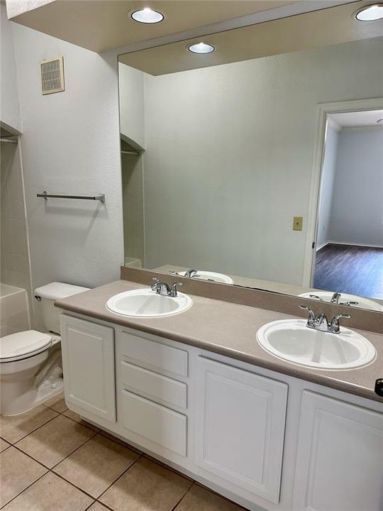 Recently Rented: $1,995 (2 beds, 2 baths, 1182 Square Feet)