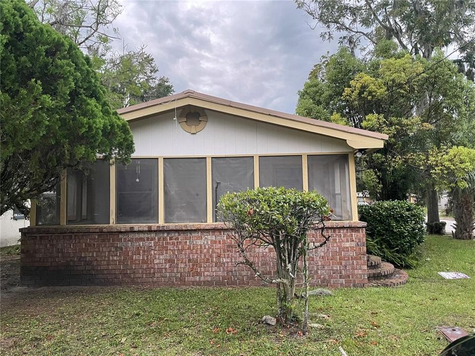 Recently Sold: $110,000 (3 beds, 2 baths, 1111 Square Feet)