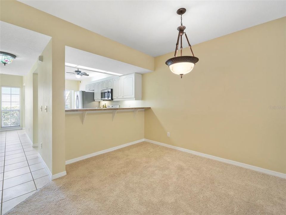 Breakfast bar/dining room