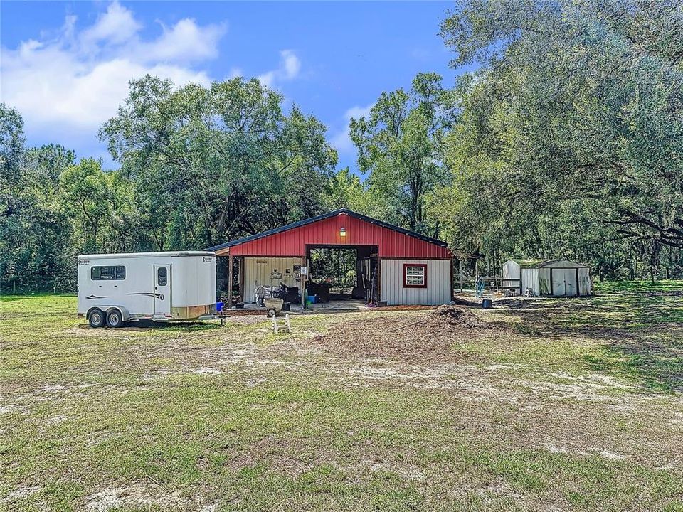 6 stall Barn