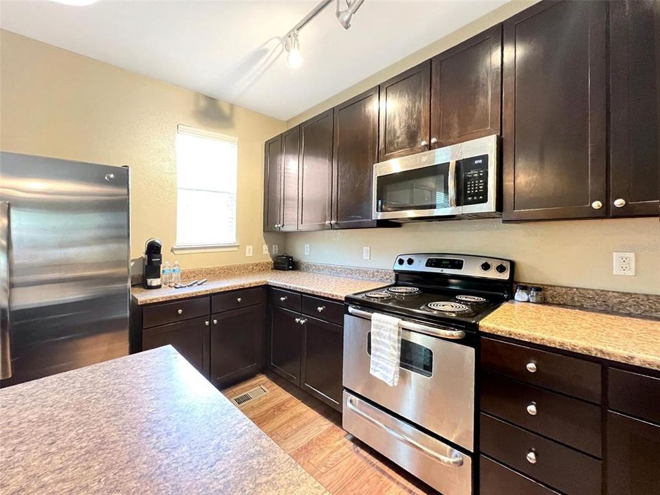 For Rent: $4,790 (3 beds, 2 baths, 1593 Square Feet)