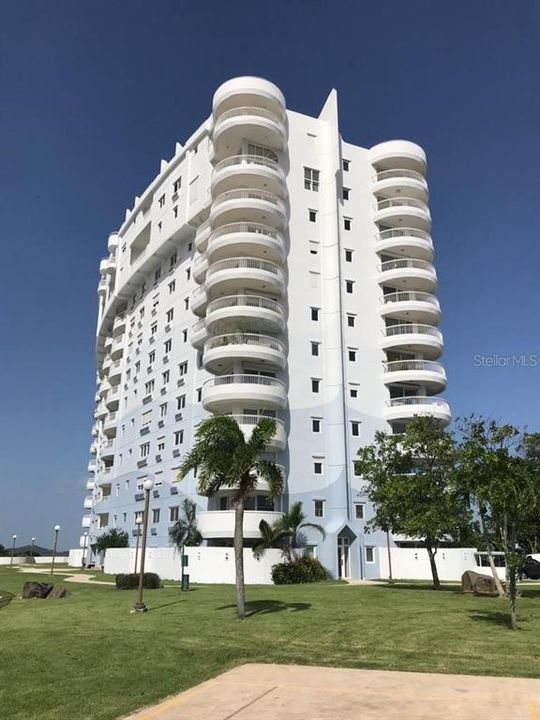 Vendido Recientemente: $360,000 (3 camas, 2 baños, 2600 Pies cuadrados)