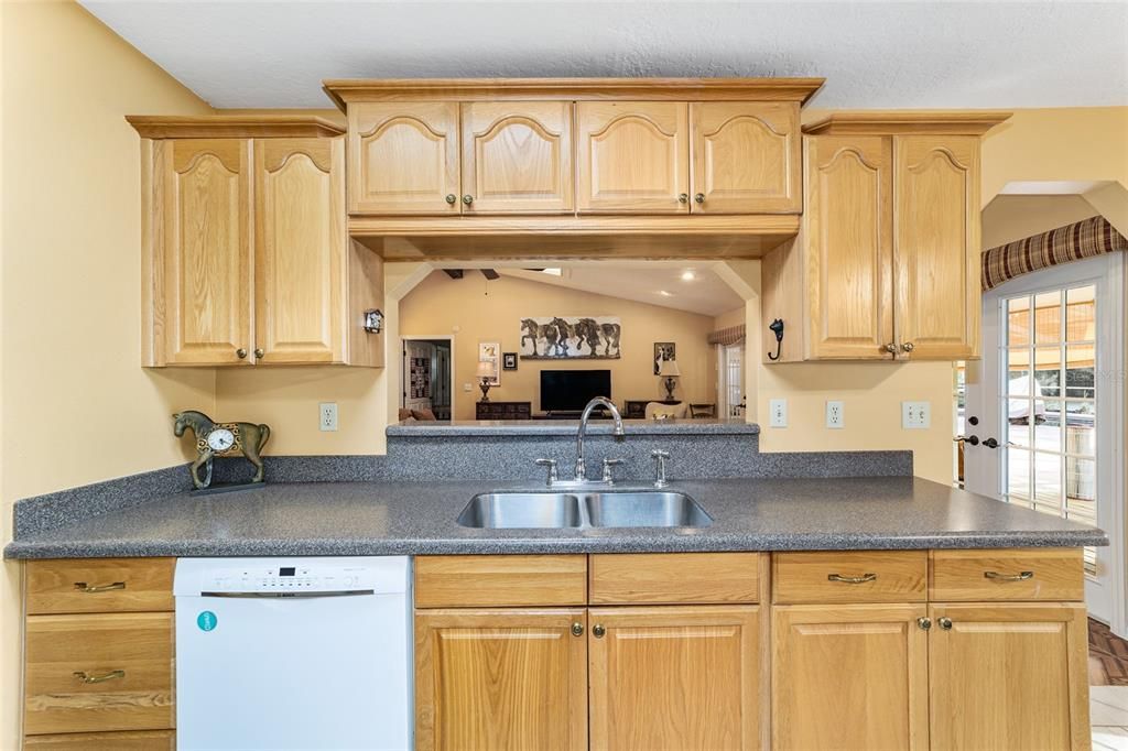 Recently Sold: $699,000 (3 beds, 2 baths, 2158 Square Feet)